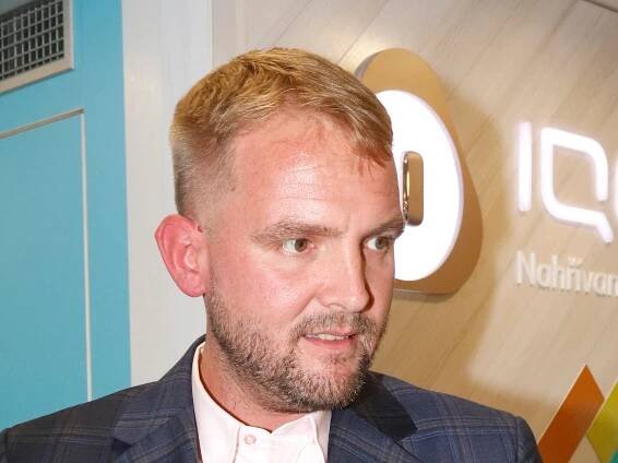 Libor Bouček zavzpomínal na první setkání s Ewou Farnou. Teď jí, nejen on, vysekl poklonu