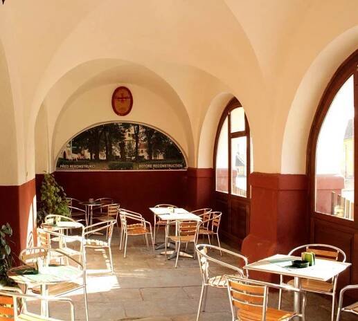 Restaurace Podloubí Opočno | Apetee