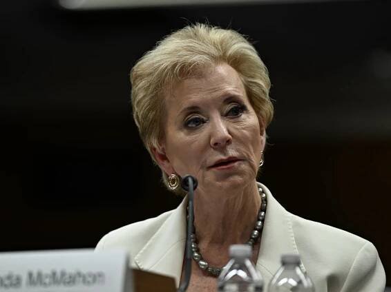 Linda McMahon interrupted by circus music at conservative conference?