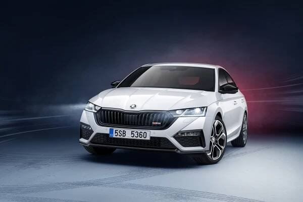 Nová Octavia RS nabídne úspornou jízdu, ale pořád má pro dálnice připravenou pěknou řádku koní