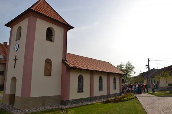 Žehnání interiéru kaple - Oficiální stránka obce Sivice