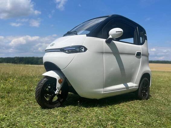 Leramotors Elektrická tříkolka s kapotou, lze řídit i bez ŘP