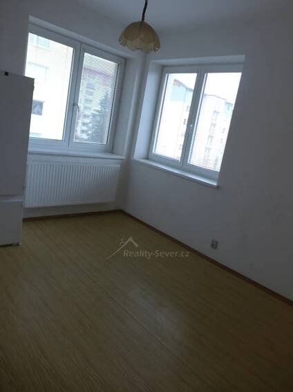 Pronájem bytu 2+1 90 m², Nový Bor - Arnultovice