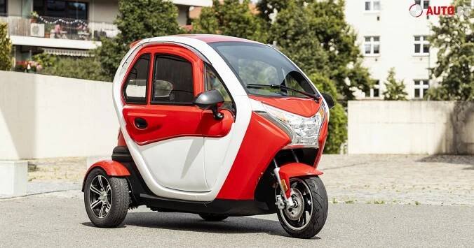 Test ElBlesk Tříkolka: Nejlevnější elektroauto v Česku. Cena od 139.970 Kč