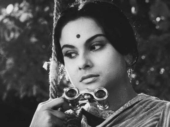 Madhabi Mukherjee - Osamělá žena - Z filmu