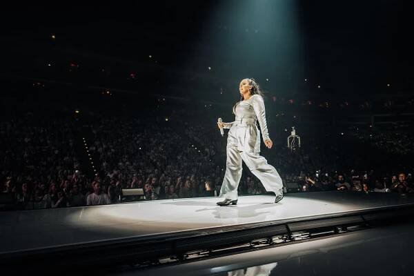 Recenze: Královna českého popu Ewa Farna vyprodala O2 arenu. Přivedla Dyka i manžela