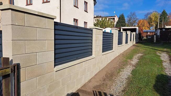 Oplocení , betonové ploty a opěrné zdi Kladno -