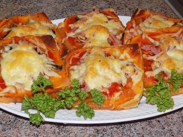 Fofr pizza z toustového chleba - fotografie receptu - TopRecepty.cz