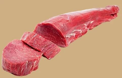Pravá hovězí svíčková z mladého býčka balená po 1 kg (lze i celá cca kolem 2 kg) z farmy Bořitov - Venkovské Speciality