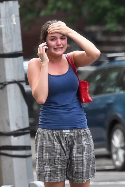 Suri Cruise zdrtil telefonát. Na ulici v Brooklynu propukla v neutišitelný pláč