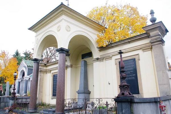 Honosný poslední odpočinek. Šumperský hřbitov zdobí hrobky... | Regiony