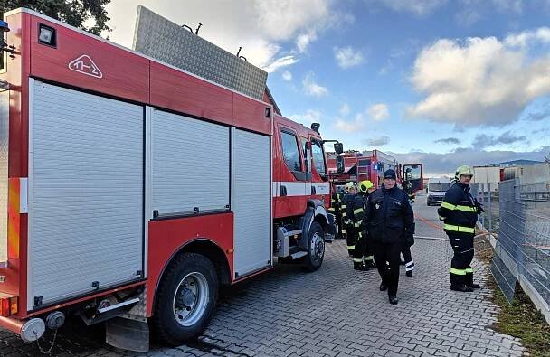 Požár karavanu v Dobříši rychle uhašen díky včasnému zásahu hasičů - NAŠE Dobříšsko