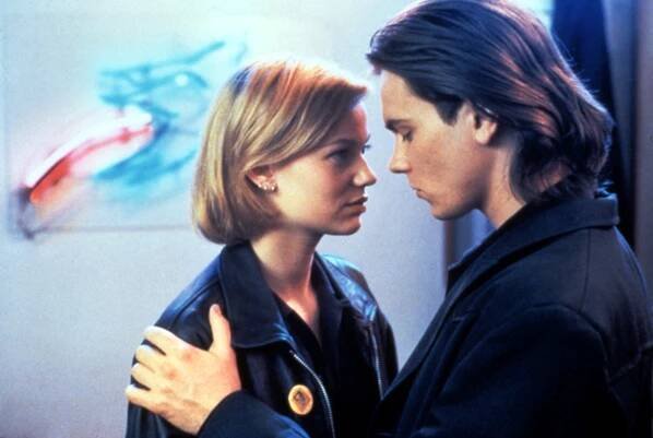 Samantha Mathis Speaks Out About the Night Boyfriend River Phoenix Died 25 Years Later