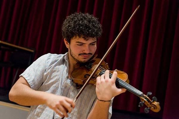Vycházející hvězda klasické hudby Daniel Matejča vydává před svými osmnáctinami debutové album