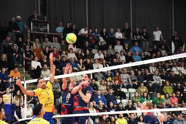 Na ten volejbal se i 143 minut dalo koukat s nadšením... Lvi Praha - Guaguas Las Palmas 3:1