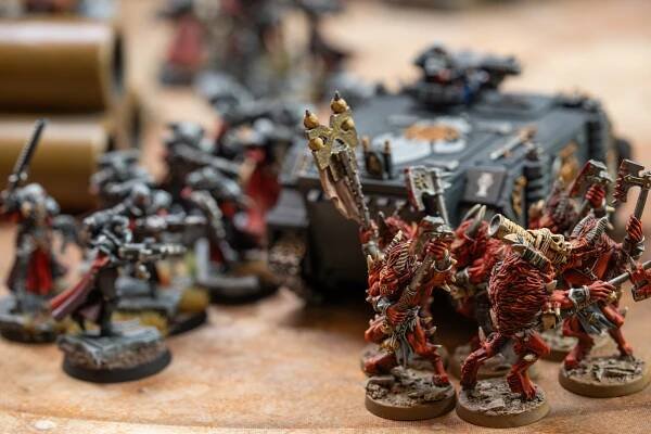Battle-reports.org - Warhammer 40k 4th edition: World Eaters vs Witch hunters 1500pts game