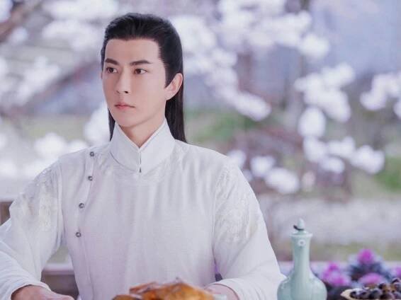Yu Menglong death suspicionperson' '' 'sian' 'whiteclothing' 'outdoors' 'eating.