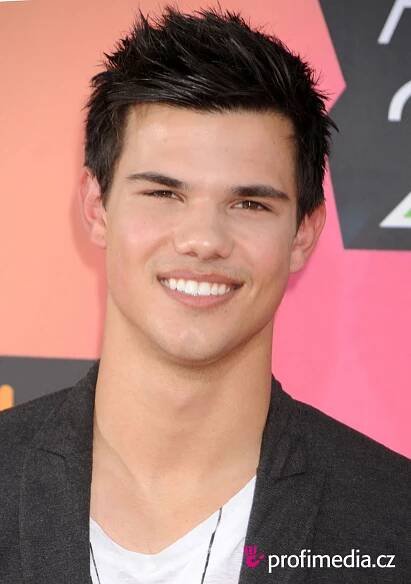Taylor Lautner - celebrity účes - HappyHair