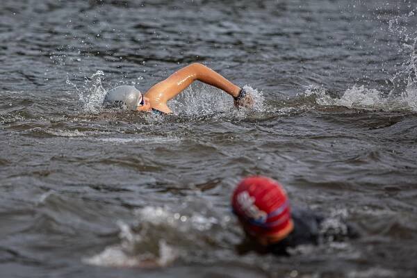 Závod Ironman, který se o víkendu uskutečnil v Hradci Králové zná již své vítěze, vyhrál tým HZS Moravskoslezské­ho kraje
