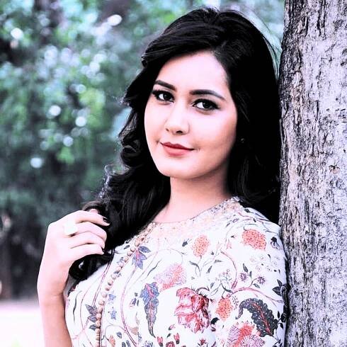 Raashii Khanna Biography - Wiki, Age, Husband, Height, Weight, boyfriend, Photos and More