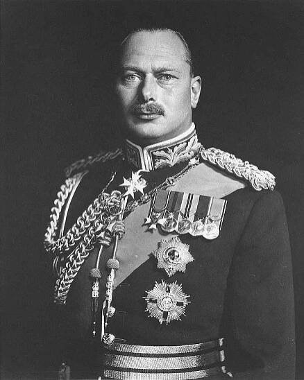 Henry, vévoda z Gloucesteru, byl strýcem královny Alžběty II. Svůj život zasvětil kariéře v armádě, dva roky působil jako generální guvernér Austrálie.
