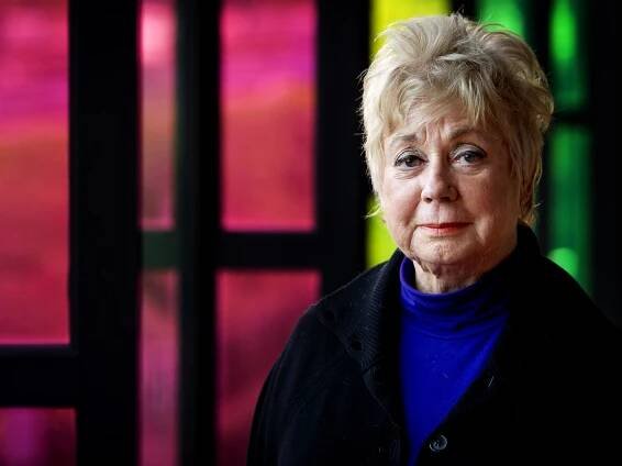 Ingeborg Elzevier (1936-2025) gaf met haar droogkomische spel een fraaie invulling aan menselijk ongemak