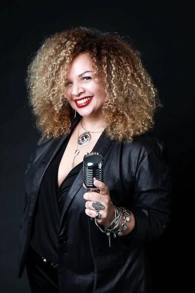 Davina Robinson | The Only American Powerhouse Blues Queen in Japan - GALLERY