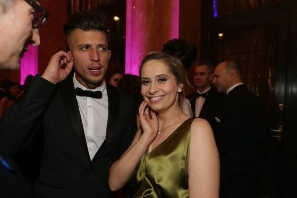 Filmová milenka Karla Rodena Jurčová bez bot na parketě: Z šatů se jí dralo prádlo i špeky