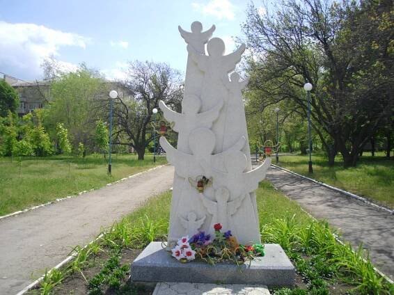 ALEJ ANDĚLŮ V LUGANSKU – АЛЛЕЯ АНГЕЛОВ В ЛУГАНСКЕ – DONBAS.CZ