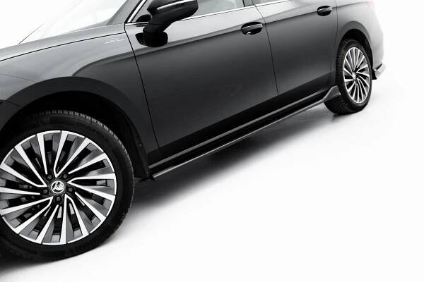 Prahové lišty V.2 Škoda Superb Mk4 černý lesklý plast