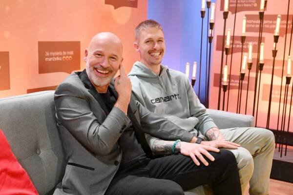 FOTO: Honza Musil a jeho přítel Jakub Gareth Bialý se spolu rádi smějí. – stránka 3