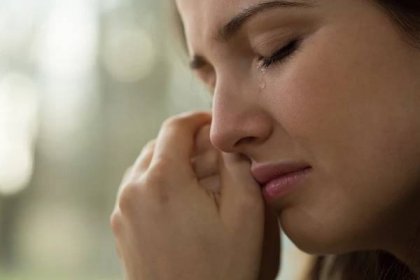 Slzy mohou tlumit agresivní chování, tvrdí studie