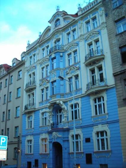 Street on Praha (Una Calle de Praga) une rue à Prague