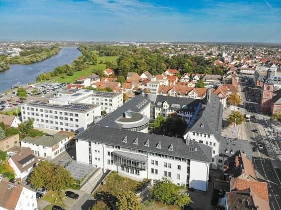 Luftbild Rathaus Stadt Rüsselsheim am Main