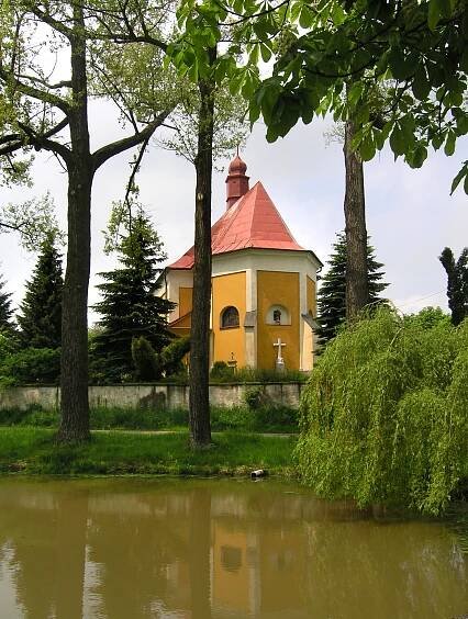 Soubor:Čachotín, church 2.jpg