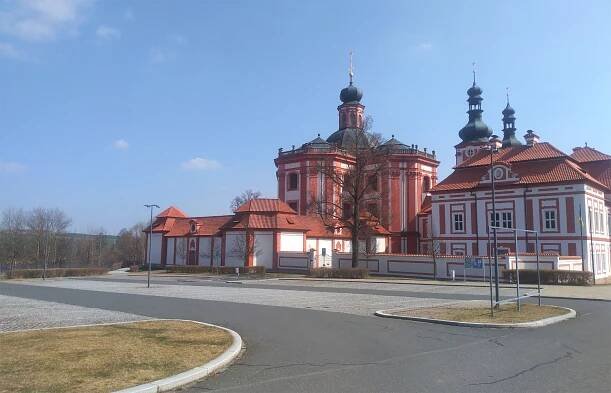 Fotogalerie • Parkoviště klášter Mariánská Týnice (Parkoviště pro návštěvníky a turisty) • Mapy.com
