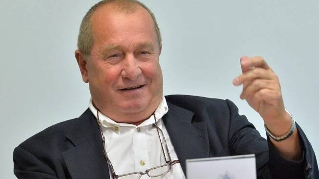 Zemřel Josef Augusta. Hokejovému útočníkovi a trenérovi mistrů světa bylo 70 let