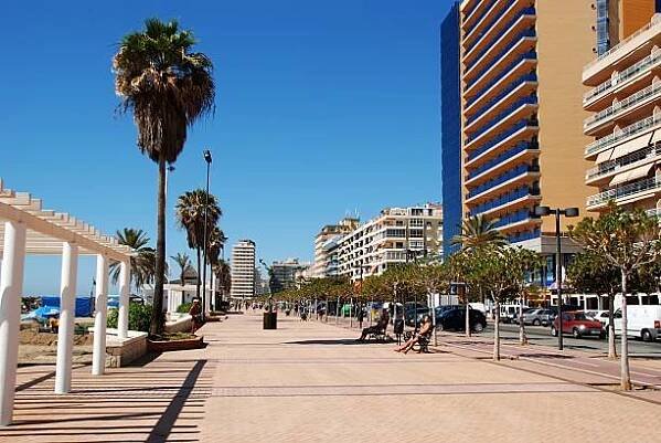 promenáda fuengirola. - promenáda - stock snímky, obrázky a fotky