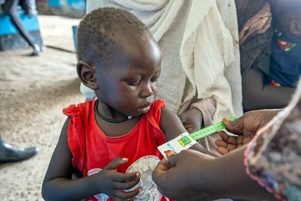 Válka, hlad a nemoci: V Jižním Súdánu děti bojují o život | UNICEF Česká republika