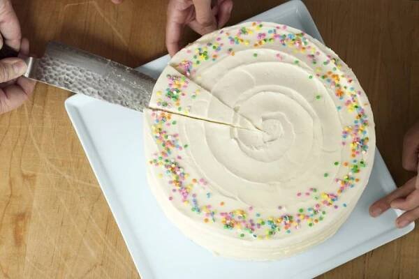 How to Cut a Cake Like a Pro
