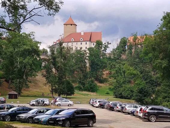 Na hrad Veveří objížďkou. Rakoveckou na rok uzavřou
