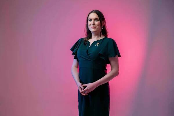 Trans aktivistka a softwarová inženýrka Lenka Králová volá svým zapojením do Duhové stužky po úctě a respektu vůči všem lidem.