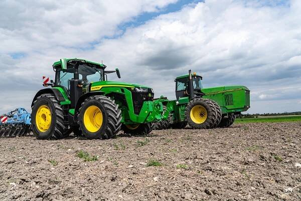 John-Deere-8R410-Vinarice-2023-DSC07421-1.jpg