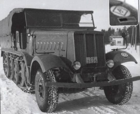 Sd.Kfz. 9 (prehľadová téma / v službách cudzích armád) - Vozidlo neslo pôvodne fínsku registračnú značku SA 38565 (vozidlo malo podľa zdroja motor výrobného čísla 901106). V roku 1947 obdržal novú registračnú značku SA 3825. Vozidlo bolo začiatkom 60. rokov 20. storočia zrušené a zošrotované.