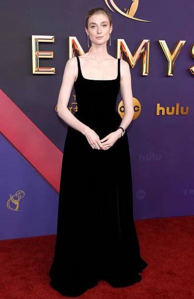 Elizabeth Debicki attends the 76th Primetime Emmy Awards at Peacock Theater on September 15, 2024 in Los Angeles, California.