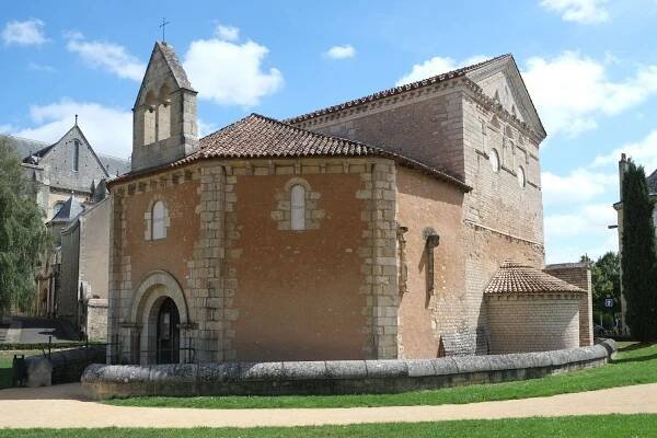 Súbor:696 - Baptistère Saint-Jean - Poitiers.jpg