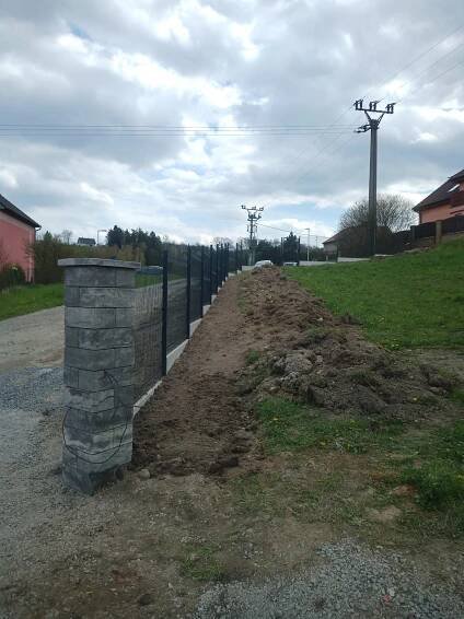 Oplocení , betonové ploty a opěrné zdi Kladno -