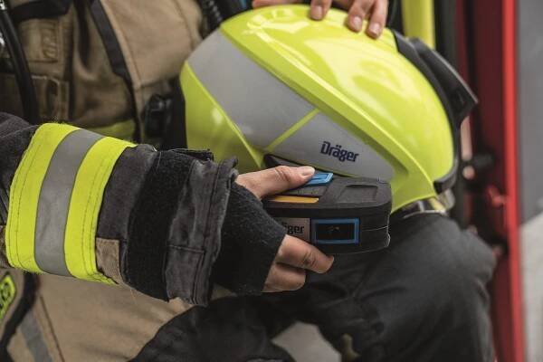 HPS SafeGuard | On the way to firefighting operation: Dräger HPS SafeGuard with HF-TIC (helmet hands free thermal imaging camera, mounted on a helmet)