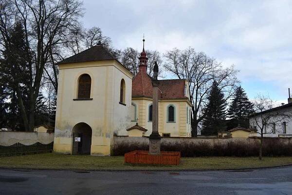 Prostranství u kostela by mělo projít revitalizací.