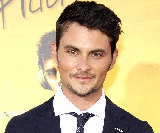 Shiloh Fernandez Biography - Facts, Childhood, Family Life & Achievements